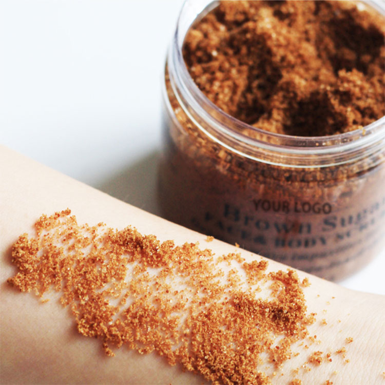 Ano ang pagkakaiba sa pagitan ng isang facial scrub at isang body scrub?